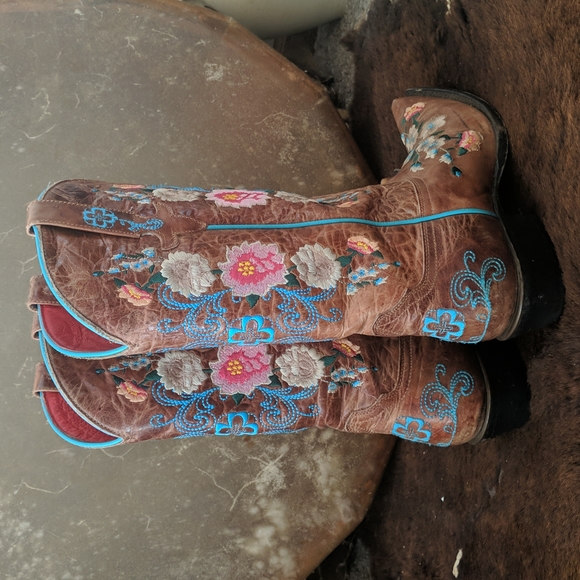 MACIE BEAN Rose Garden distressed leather floral embroidered cowgirl boots sz 8 - Picture 6 of 16
